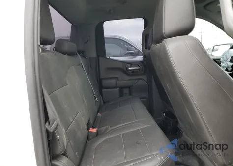 2021 Chevrolet Silverado K1500 z USA, uszkodzony, nr VIN 1GCRYAEF3MZ354681